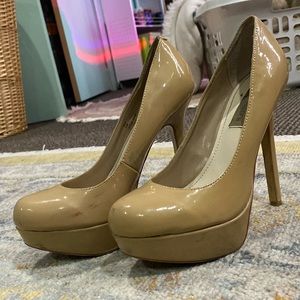 Used Steve Madden Bevv shoe in size 8.5